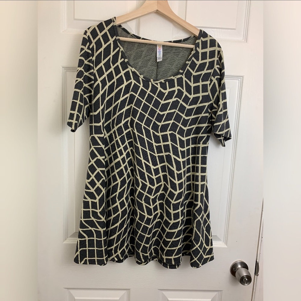Lularoe top